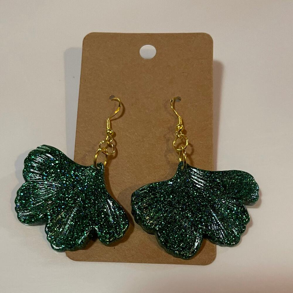 Handmade epoxy resin flower dangle‎ earrings - Green glitter
